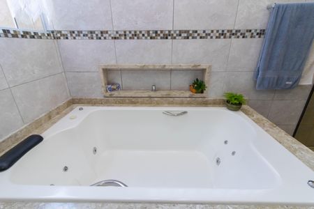 Casa à venda com 188m², 2 quartos e 2 vagasSuíte