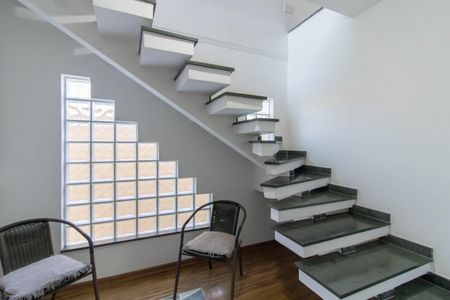 Sala de Leitura de casa para alugar com 2 quartos, 188m² em Jardim Santa Clara, Guarulhos