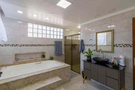 Casa à venda com 188m², 2 quartos e 2 vagasSuíte