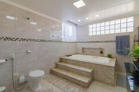 Casa à venda com 188m², 2 quartos e 2 vagasSuíte