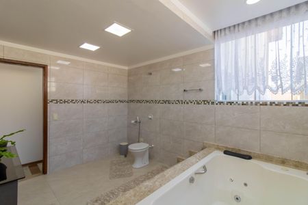Casa à venda com 188m², 2 quartos e 2 vagasSuíte