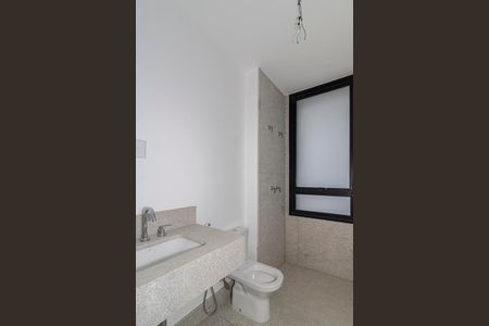Apartamento à venda com 230m², 3 quartos e 4 vagasBanheiro da Suíte 2