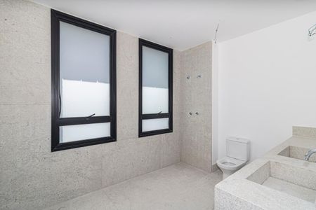 Apartamento à venda com 230m², 3 quartos e 4 vagasBanheiro da Suíte 1
