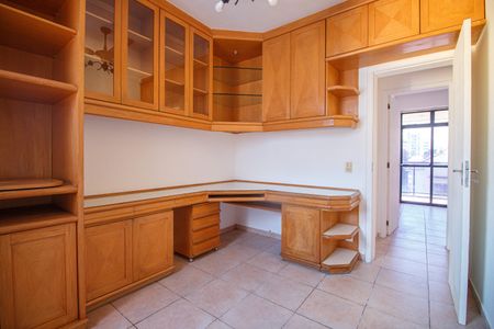 Apartamento para alugar com 310m², 3 quartos e 1 vaga Apartamento para alugar com 310m², 3 quartos e 1 vagaQuarto 2