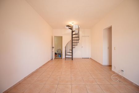 Apartamento para alugar com 310m², 3 quartos e 1 vaga Apartamento para alugar com 310m², 3 quartos e 1 vagaSala