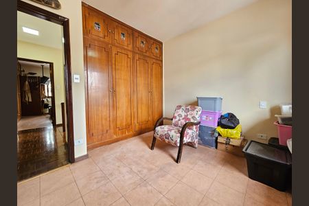 Casa à venda com 300m², 5 quartos e 8 vagasQuarto 1