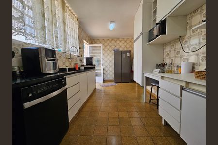 Casa à venda com 300m², 5 quartos e 8 vagasCozinha