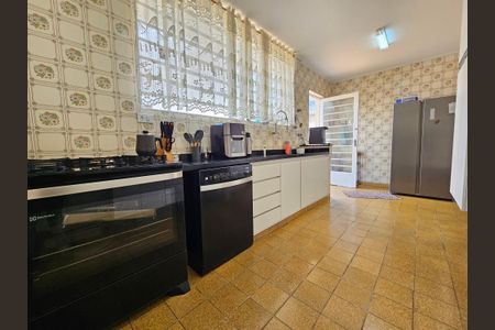 Casa à venda com 300m², 5 quartos e 8 vagasCozinha