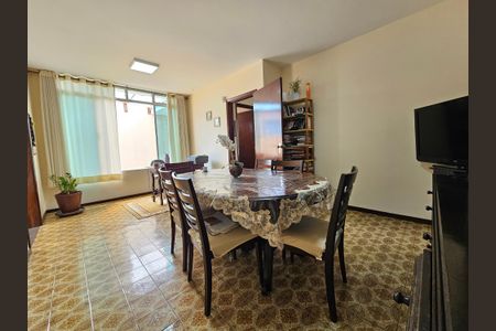 Casa à venda com 300m², 5 quartos e 8 vagasSala de Jantar