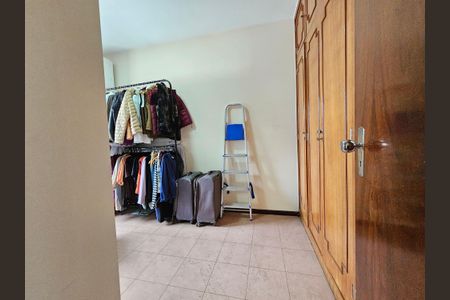 Casa à venda com 300m², 5 quartos e 8 vagasQuarto 2