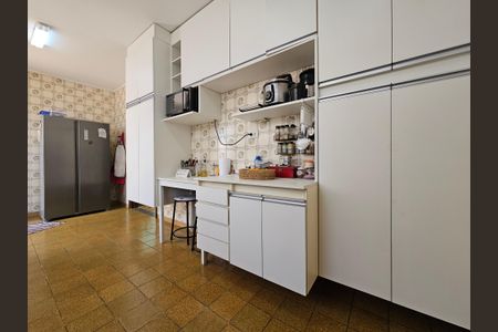 Casa à venda com 300m², 5 quartos e 8 vagasCozinha