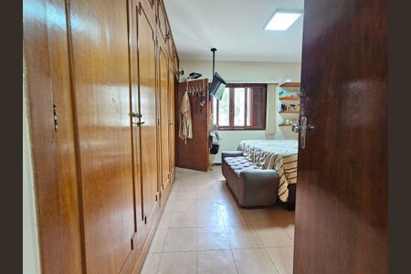 Casa à venda com 300m², 5 quartos e 8 vagasSuite