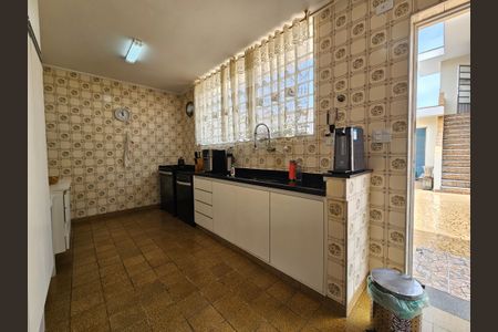 Casa à venda com 300m², 5 quartos e 8 vagasCozinha