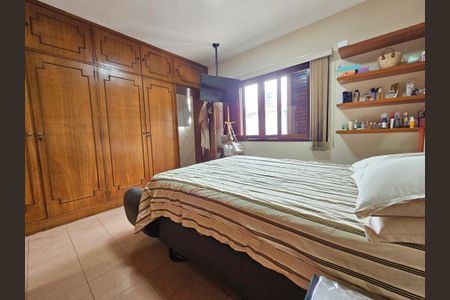 Casa à venda com 300m², 5 quartos e 8 vagasSuite
