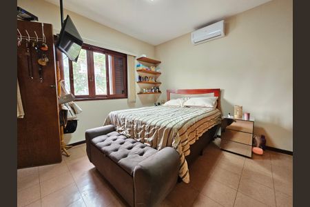 Casa à venda com 300m², 5 quartos e 8 vagasSuite