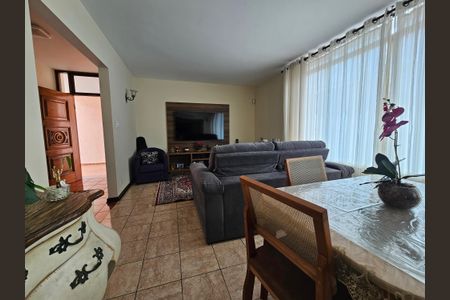 Casa à venda com 300m², 5 quartos e 8 vagasSala