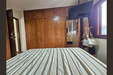 Casa à venda com 300m², 5 quartos e 8 vagasSuite