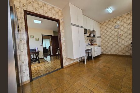 Casa à venda com 300m², 5 quartos e 8 vagasCozinha