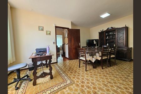 Casa à venda com 300m², 5 quartos e 8 vagasSala de Jantar