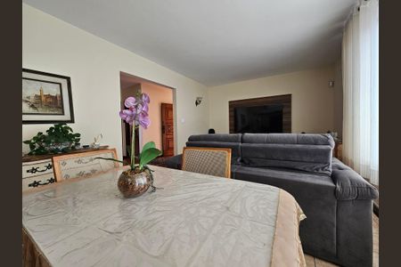 Casa à venda com 300m², 5 quartos e 8 vagasSala