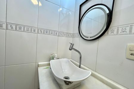 Casa à venda com 230m², 3 quartos e 2 vagasBanheiro da Suíte 