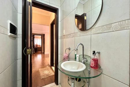 Casa à venda com 230m², 3 quartos e 2 vagasLavabo