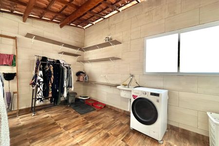 Casa à venda com 230m², 3 quartos e 2 vagasÁrea de Serviço