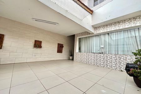 Casa à venda com 230m², 3 quartos e 2 vagasGaragem