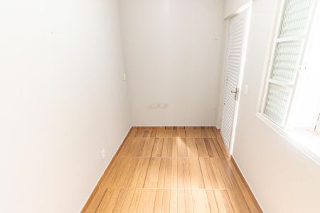 Casa à venda com 100m², 5 quartos e 2 vagas Casa à venda com 100m², 5 quartos e 2 vagasSuíte