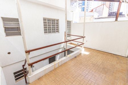 Casa à venda com 100m², 5 quartos e 2 vagas Casa à venda com 100m², 5 quartos e 2 vagasVaranda