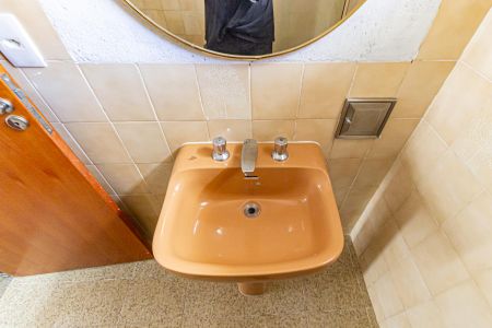 Casa à venda com 100m², 5 quartos e 2 vagas Casa à venda com 100m², 5 quartos e 2 vagasBanheiro 2