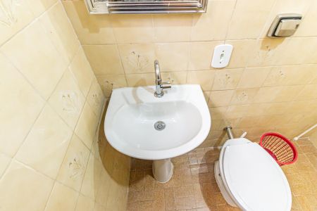 Casa à venda com 100m², 5 quartos e 2 vagas Casa à venda com 100m², 5 quartos e 2 vagasBanheiro da Suíte