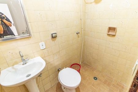 Casa à venda com 100m², 5 quartos e 2 vagas Casa à venda com 100m², 5 quartos e 2 vagasBanheiro da Suíte