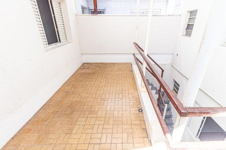 Casa à venda com 100m², 5 quartos e 2 vagas Casa à venda com 100m², 5 quartos e 2 vagasVaranda