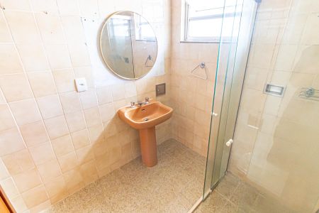 Casa à venda com 100m², 5 quartos e 2 vagas Casa à venda com 100m², 5 quartos e 2 vagasBanheiro 2