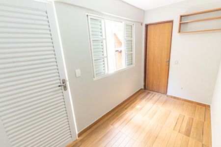 Casa à venda com 100m², 5 quartos e 2 vagas Casa à venda com 100m², 5 quartos e 2 vagasSuíte