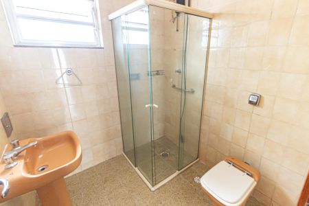 Casa à venda com 100m², 5 quartos e 2 vagas Casa à venda com 100m², 5 quartos e 2 vagasBanheiro 2