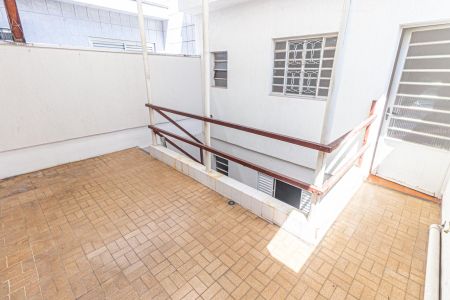 Casa à venda com 100m², 5 quartos e 2 vagas Casa à venda com 100m², 5 quartos e 2 vagasVaranda