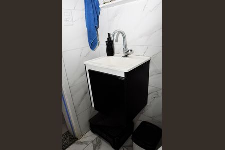 Apartamento à venda com 47m², 2 quartos e sem vaga Apartamento à venda com 47m², 2 quartos e sem vagaDetalhe - Banheiro Social