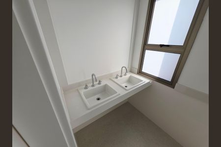 Apartamento à venda com 290m², 3 quartos e 4 vagasBanheiro