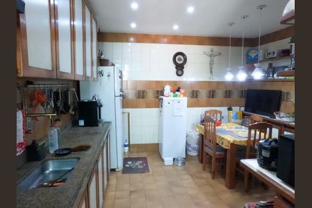 Casa à venda com 250m², 3 quartos e 1 vaga