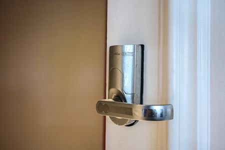 Casa de condomínio para alugar com 420m², 3 quartos e 6 vagasFechadura Eletrônica