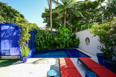 Casa de condomínio para alugar com 420m², 3 quartos e 6 vagasPiscina