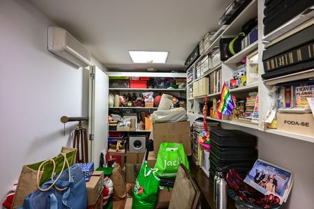 Casa de condomínio para alugar com 420m², 3 quartos e 6 vagasEscritório