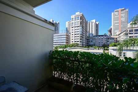 Casa de condomínio para alugar com 420m², 3 quartos e 6 vagasVista da Suíte 2