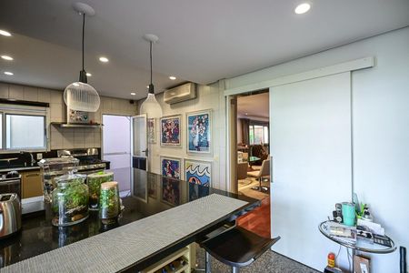 Casa de condomínio para alugar com 420m², 3 quartos e 6 vagasCozinha