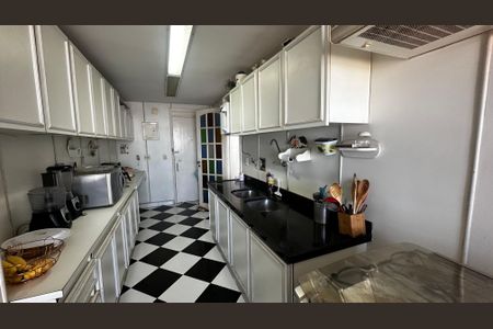 Apartamento à venda com 105m², 3 quartos e 2 vagasCozinha