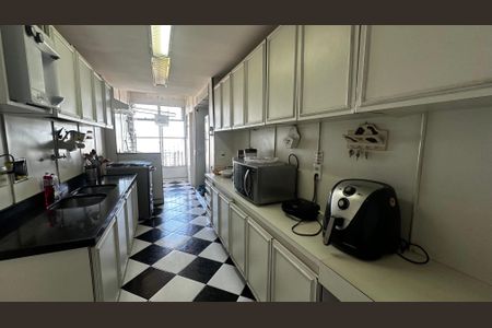 Apartamento à venda com 105m², 3 quartos e 2 vagasCozinha