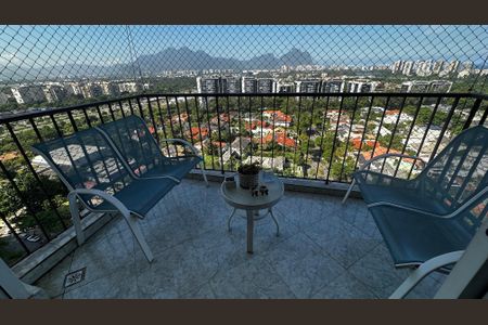 Apartamento à venda com 105m², 3 quartos e 2 vagasVaranda