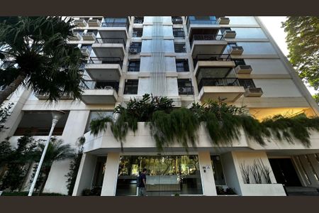 Apartamento à venda com 105m², 3 quartos e 2 vagasFachada